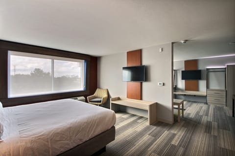 Desk, soundproofing, iron/ironing board, free cribs/infant beds