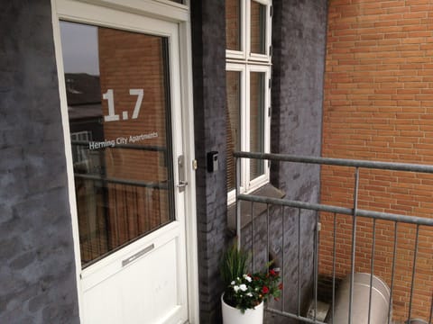 Apartment, 1 Bedroom, Kitchen | Front of property