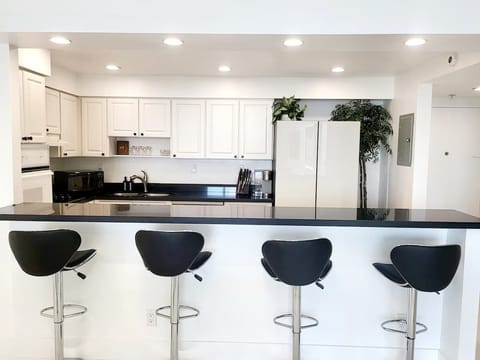 Seating for 4 at the bar.