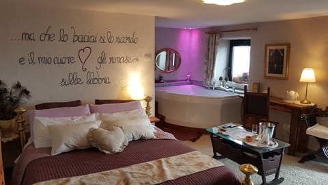 Romantic Suite, Jetted Tub (Tendresse) | View from room