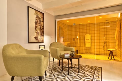 Suite 1 - Deluxe Suite | Bathroom | Free toiletries, hair dryer, bathrobes, slippers