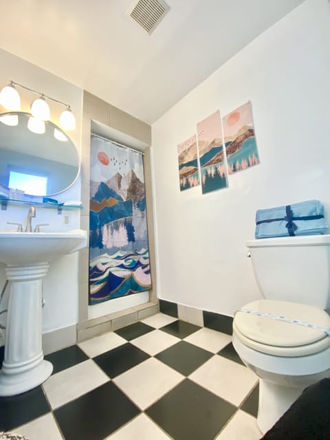 Standard Room, 2 Queen Beds | Bathroom | Shower, rainfall showerhead, free toiletries, hair dryer