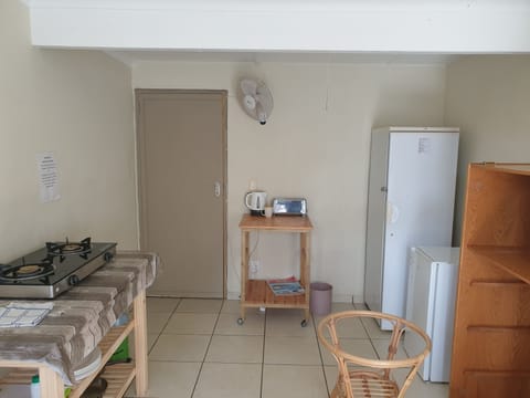 Basic Shared Dormitory, Mixed Dorm | Private kitchen | Full-size fridge, electric kettle