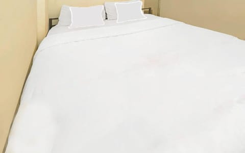 Basic Double Room | Bed sheets