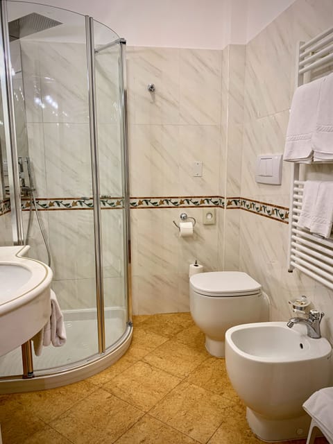 Double or Twin Room, Balcony, Lake View | Bathroom | Shower, free toiletries, hair dryer, bidet