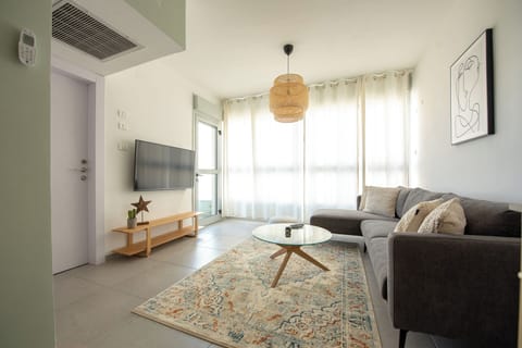 Apartment, 2 Bedrooms, Balcony | Television