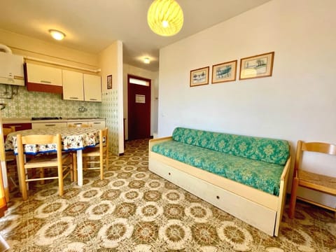 Apartment, 2 Bedrooms, Balcony, City View | Interior