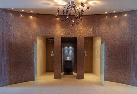 Sauna, steam room, aromatherapy, reflexology, 1 treatment room, massages