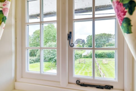 Cosy Cottage, Chebbard, Dorchester: With beautiful rural views all around