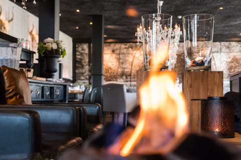 Lunch and dinner served