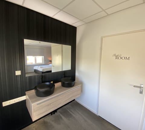 Standard Twin Room | Free WiFi