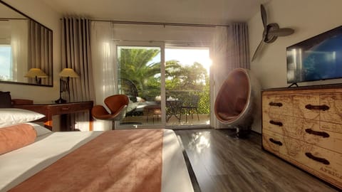 Deluxe Studio, Balcony, Park View | Frette Italian sheets, premium bedding, down comforters