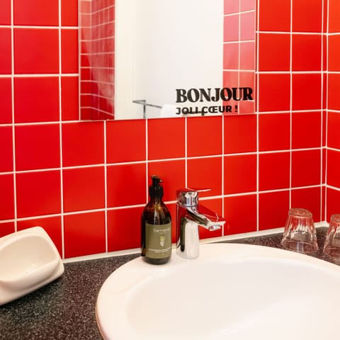 Basic Room (Mini) | Bathroom | Shower, rainfall showerhead, free toiletries, towels