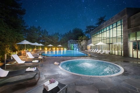 Indoor pool, seasonal outdoor pool, pool umbrellas, sun loungers