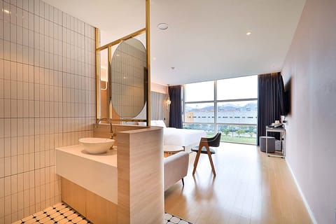 Premier Double Room | Premium bedding, desk, laptop workspace, blackout drapes