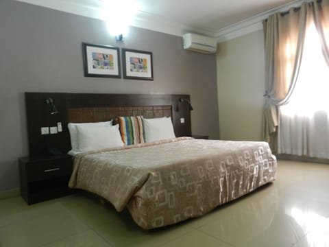 Standard Room | 1 bedroom, in-room safe, individually decorated, individually furnished