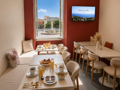 Daily continental breakfast for a fee