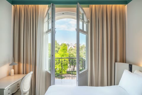 Executive Suite, 1 King Bed | View from room