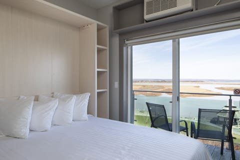 Studio Suite, Kitchenette, Ocean View | Water view