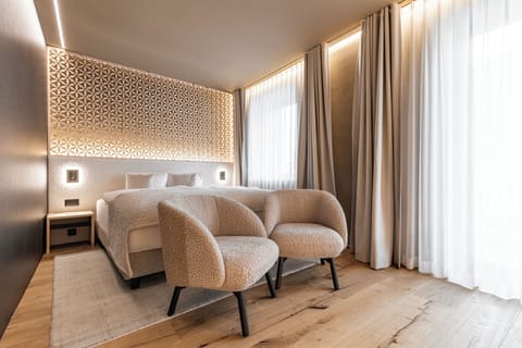 Economy Double Room | Hypo-allergenic bedding, in-room safe, desk, soundproofing