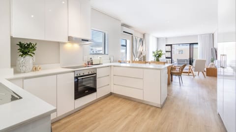 Two Bed Pool Terrace Superior 107 | Private kitchen | Fridge, microwave, oven, stovetop