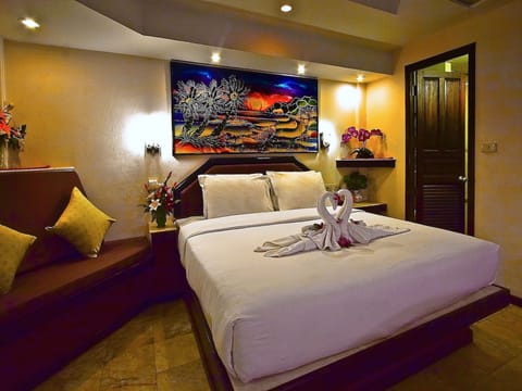 Deluxe Room  | Premium bedding, in-room safe, desk, soundproofing