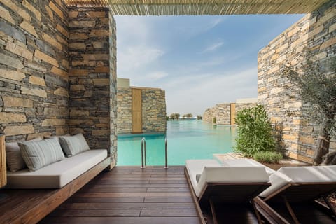 Deluxe Lagoon | Premium bedding, free minibar, in-room safe, free cribs/infant beds