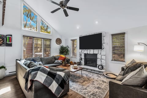 The Main Room. Cosi and comfortable Livingroom 