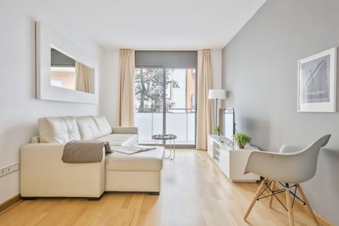 Apartment, 2 Bedrooms, 2 Bathrooms | Living area | TV