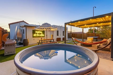 Modern 3BR/2BA Tucson adobe with heated cowboy pool, BBQ, ping pong & lounge.