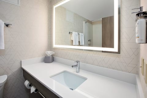 Combined shower/tub, eco-friendly toiletries, hair dryer, towels