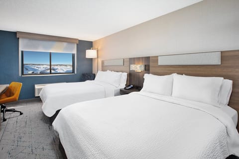 1 bedroom, hypo-allergenic bedding, desk, laptop workspace