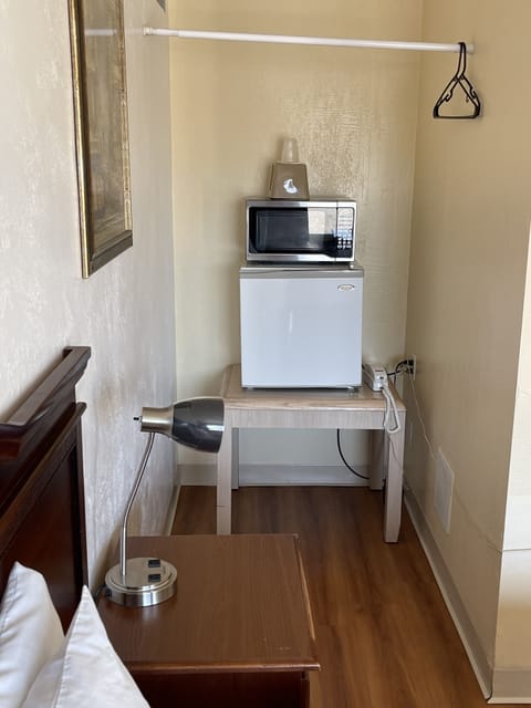 Standard Room, 1 Queen Bed | Free WiFi