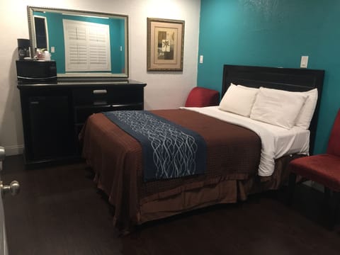 Desk, iron/ironing board, free WiFi, bed sheets