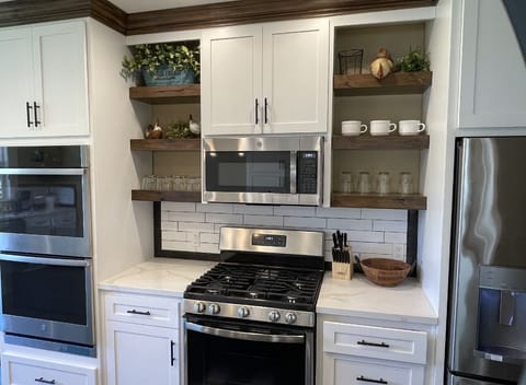 Gas stove, and microwave