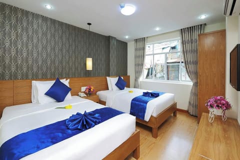 Deluxe Twin Room | Minibar, in-room safe, desk, free WiFi