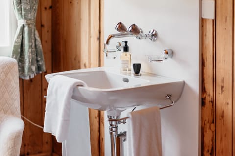 Traditional Single Room, Shared Bathroom, Mountain View | Premium bedding, individually decorated, individually furnished