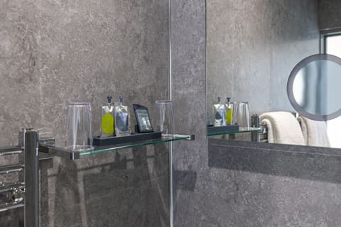 Deluxe Double or Twin Room, 1 Bedroom, Balcony, Sea View (Balcony) | Bathroom