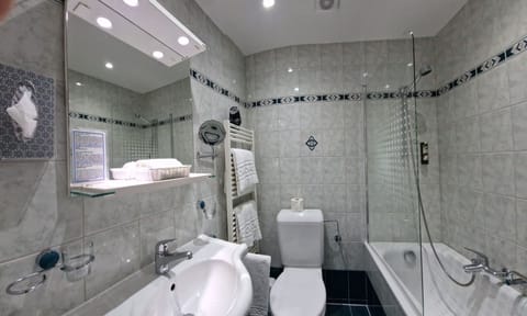 Double city side | In-room safe, free WiFi, bed sheets