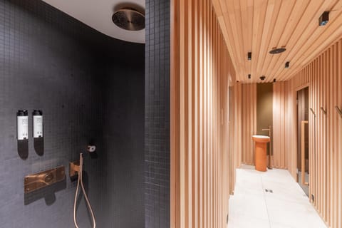 Sauna, steam room