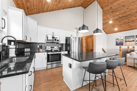 The fully loaded kitchen has everything a foodie needs to cook for the entire family. 