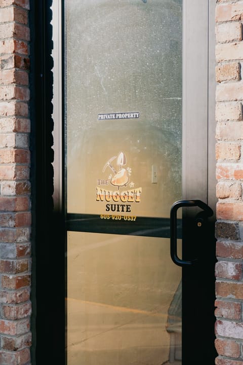 Stay with us at the Nugget Suite!