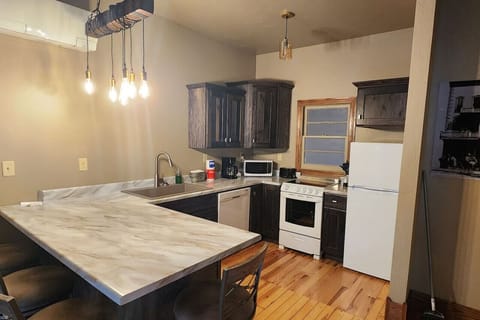 Kitchen and Dining Area - Full Kitchen with everything you need to cook!