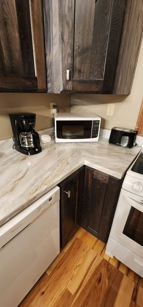Kitchen and Dining Area - Full Kitchen with everything you need to cook!