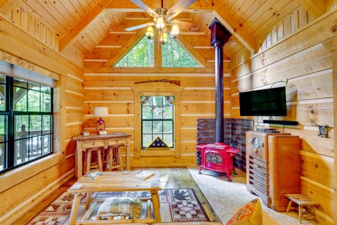 Bean Station Vacation Rental | 1BR | 1BA | 576 Sq Ft | Steps Required