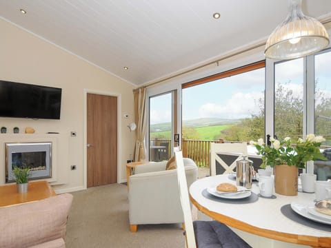 Cottage | Living area | Fireplace