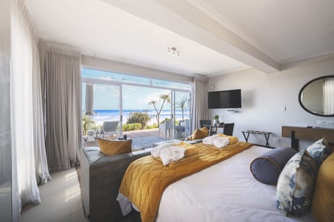Double or Twin Room (5) | Beach/ocean view