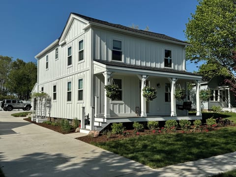 Entire home, steps away from Village of Spring Lake downtown Social District.