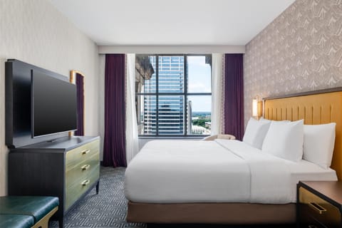 Premier Suite, 1 King Bed | Hypo-allergenic bedding, desk, iron/ironing board