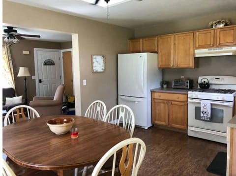 Kitchen equiped with all the necessities!